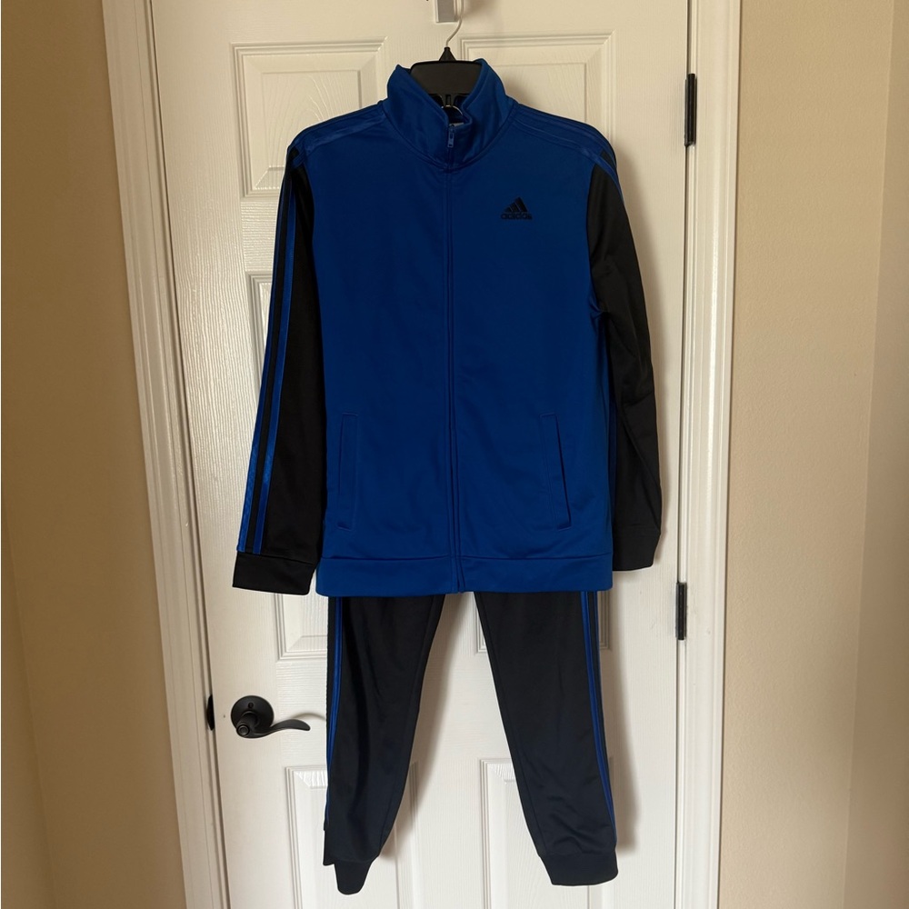 20Y/ Small women’s adidas Matching Set in Blue and Black